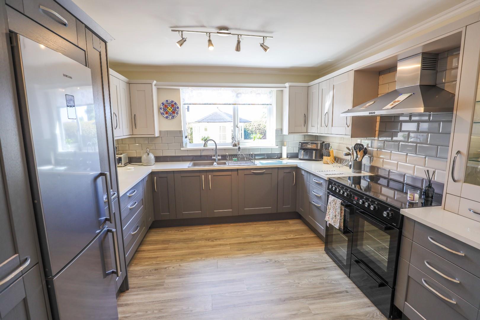 10 Maes Lloi, Aberthin, Cowbridge, Vale Of Glamorgan, CF71 7HA